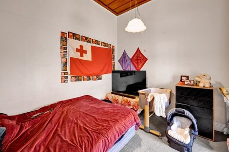 Photo of property in 12 Gloag Street, Waverley, 4510