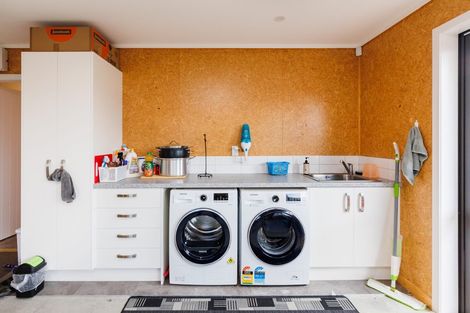 Photo of property in 7 Cyprus Place, Fitzherbert, Palmerston North, 4410