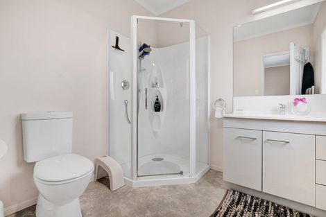 Photo of property in 5 Vardon Way, Waiwhakaiho, New Plymouth, 4312