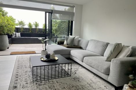 Photo of property in 6/15 Chivalry Road, Glenfield, Auckland, 0629