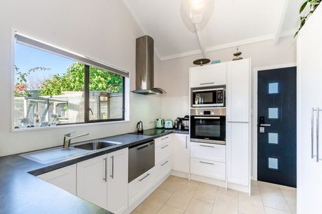 Photo of property in 34 Olive Terrace, Paraparaumu Beach, Paraparaumu, 5032