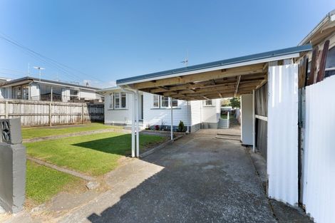 Photo of property in 70 Pioneer Road, Moturoa, New Plymouth, 4310