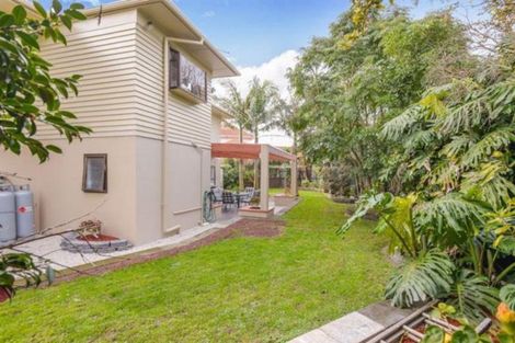 Photo of property in 3 Tamaki Bay Drive, Pakuranga, Auckland, 2010