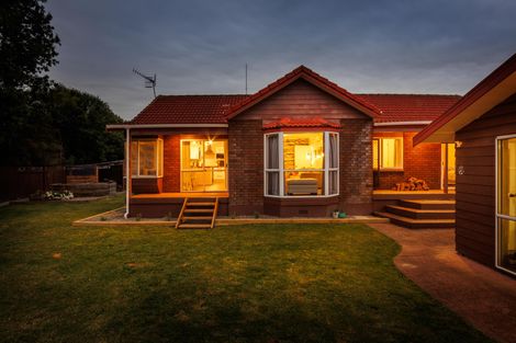 Photo of property in 21 Dalfield Place, Highbury, Palmerston North, 4412