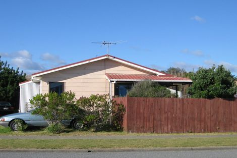 Photo of property in 90 Queens Road, Waikanae Beach, Waikanae, 5036