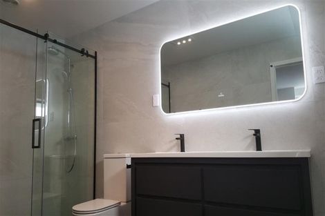 Photo of property in 8 Newport Place, Forrest Hill, Auckland, 0620