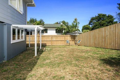 Photo of property in 33 Helleur Road, Massey, Auckland, 0614