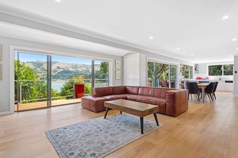 Photo of property in 10 Bayview Crescent, Duvauchelle, 7581