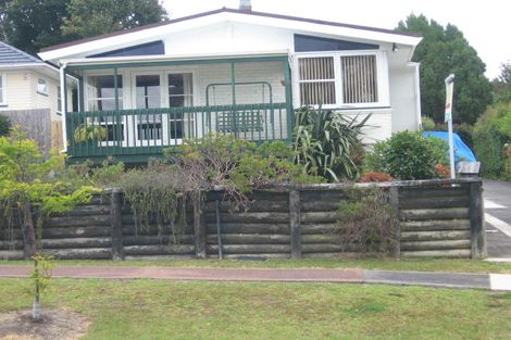 Photo of property in 1/11 Chivalry Road, Glenfield, Auckland, 0629