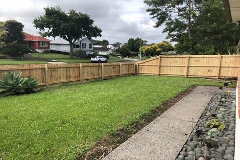 Photo of property in 111 Gossamer Drive, Pakuranga Heights, Auckland, 2010