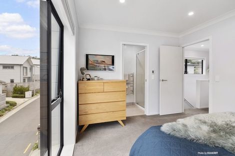 Photo of property in 35 Brindle Way, Newlands, Wellington, 6037