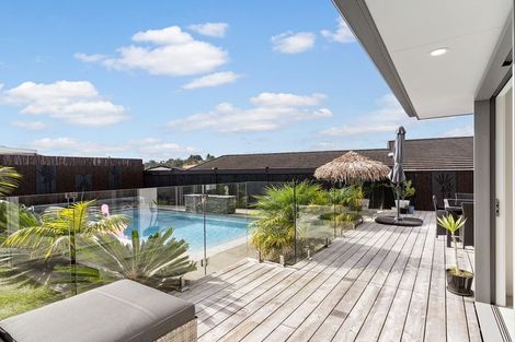 Photo of property in 6 Davey Crescent, Orewa, 0931