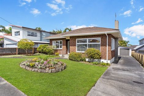 Photo of property in 2 Preston Avenue, Belmont, Auckland, 0622