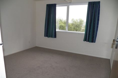 Photo of property in 33a Edgecombe Street, Newlands, Wellington, 6037