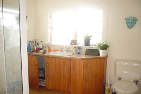 Photo of property in 70 Norwood Road, Bayswater, Auckland, 0622