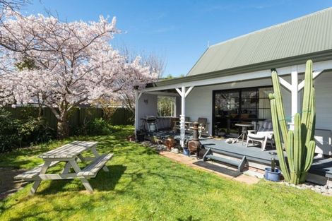 Photo of property in 2/49a Main Road, Redcliffs, Christchurch, 8081
