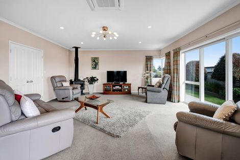 Photo of property in 5 Vardon Way, Waiwhakaiho, New Plymouth, 4312
