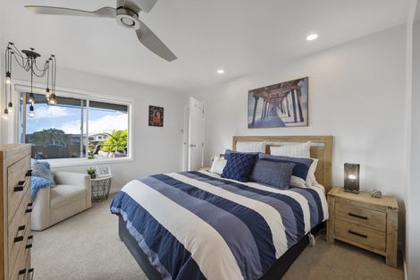 Photo of property in 36 Omokoroa Road, Omokoroa, 3114