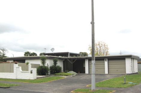 Photo of property in 4 Walter Strevens Drive, Conifer Grove, Takanini, 2112
