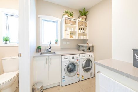 Photo of property in 16 Selwyn Crescent, College Estate, Whanganui, 4500