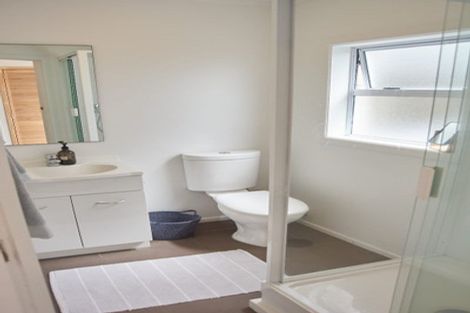 Photo of property in 1/268 Sunset Road, Windsor Park, Auckland, 0632