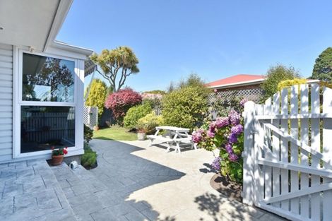 Photo of property in 22 Prestons Road, Redwood, Christchurch, 8051