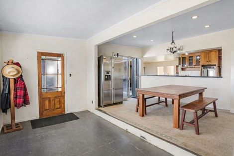 Photo of property in 2856 South Head Road, South Head, Helensville, 0874