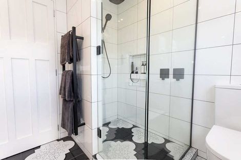 Photo of property in 16 Elmwood Road, Strowan, Christchurch, 8052