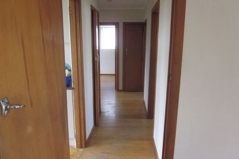 Photo of property in 13 Woodall Place, Totara Vale, Auckland, 0627