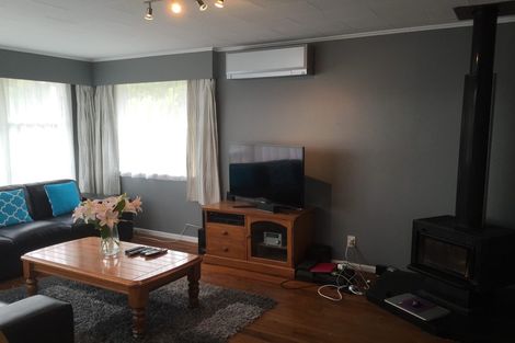 Photo of property in 14 Omega Street, Newlands, Wellington, 6037