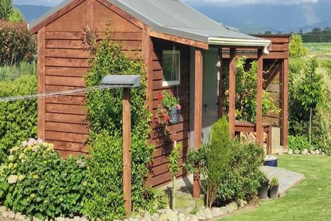 Photo of property in 9 Waipuna Grove, Levin, 5571