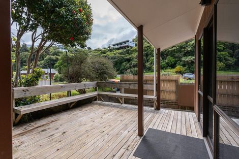 Photo of property in 94a Newlands Road, Newlands, Wellington, 6037