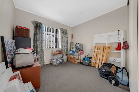 Photo of property in 5b Chelmsley Avenue, Henderson, Auckland, 0612