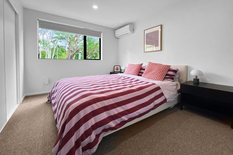Photo of property in 31 Tokai Place, Glen Eden, 0602