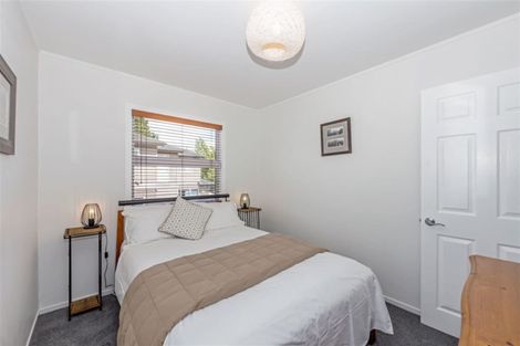 Photo of property in 2/31 Oteha Valley Road, Northcross, Auckland, 0632