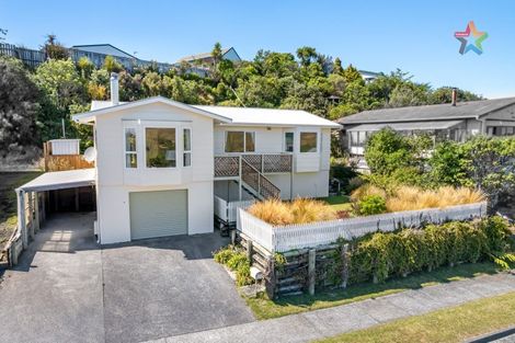 Photo of property in 4 Tarras Grove, Kelson, Lower Hutt, 5010