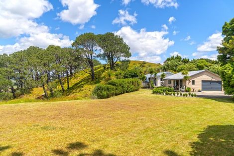 Photo of property in 108 Horongaherehere Row, Te Rerenga, Coromandel, 3582