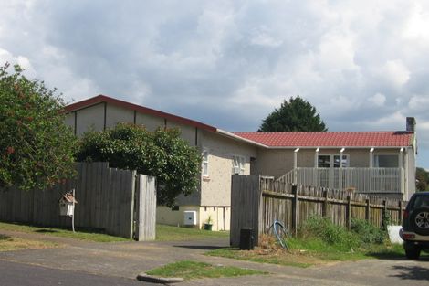 Photo of property in 2/8 Wattle Street, New Lynn, Auckland, 0600