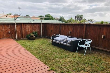 Photo of property in 8a Margaret Henry Crescent, Oteha, Auckland, 0632