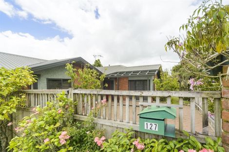 Photo of property in 127 Summerhill Drive, Fitzherbert, Palmerston North, 4410