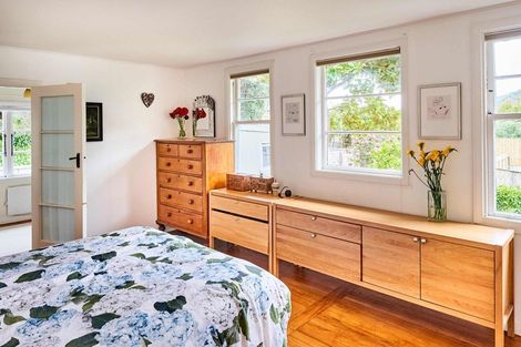 Photo of property in 53 Pukatea Street, Eastbourne, Lower Hutt, 5013