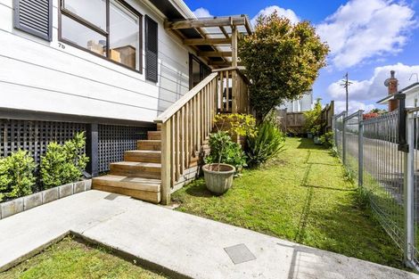 Photo of property in 2/7 Eskdale Road, Birkdale, Auckland, 0626