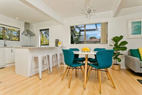 Photo of property in 2/7 Wilkinson Way, Browns Bay, Auckland, 0630