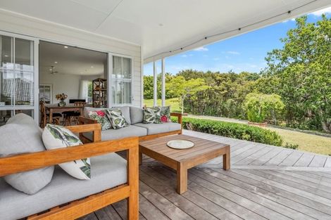 Photo of property in 27 Almond Grove, Greenhithe, Auckland, 0632