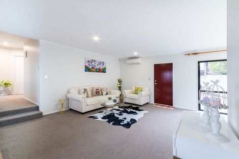 Photo of property in 2/1 Heathglen Place, Bayview, Auckland, 0629