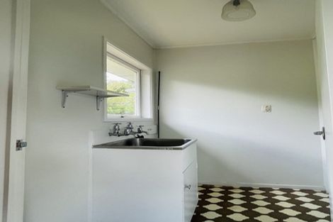 Photo of property in 52 Newhaven Terrace, Mairangi Bay, Auckland, 0630