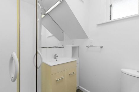 Photo of property in 33 Firth Terrace, Karori, Wellington, 6012