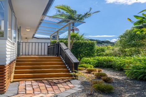 Photo of property in 9 Shelly Beach Parade, Cockle Bay, Auckland, 2014