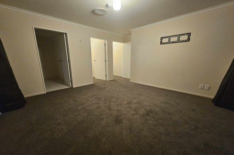 Photo of property in 37 Mcewen Crescent, Riverstone Terraces, Upper Hutt, 5018