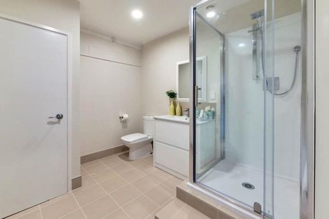 Photo of property in 2/78a Onewa Road, Northcote Point, Auckland, 0627